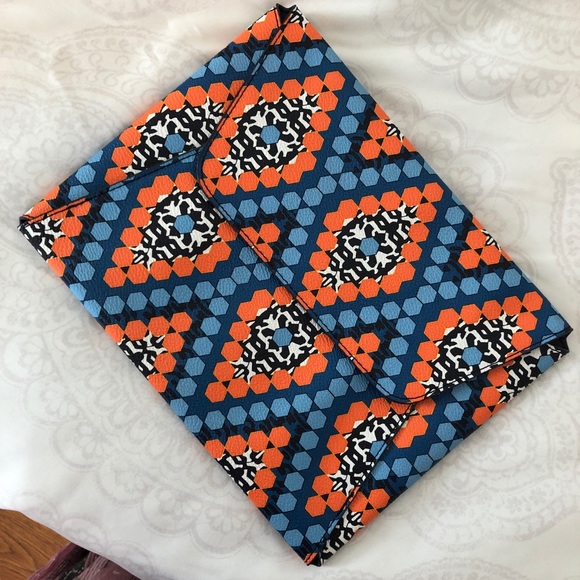 vera bradley clutch - Picture 2 of 3